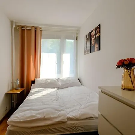 Cozy Nest Free Parking Apartment
